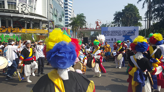 
Performers and all participants dance together to traditional music. 

